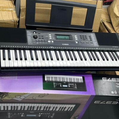 Yamaha PSR373 Electronic Keyboard